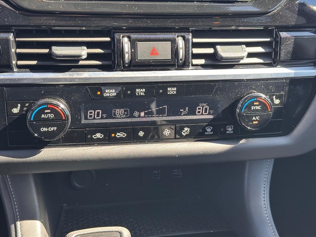 2025 Nissan Pathfinder SV