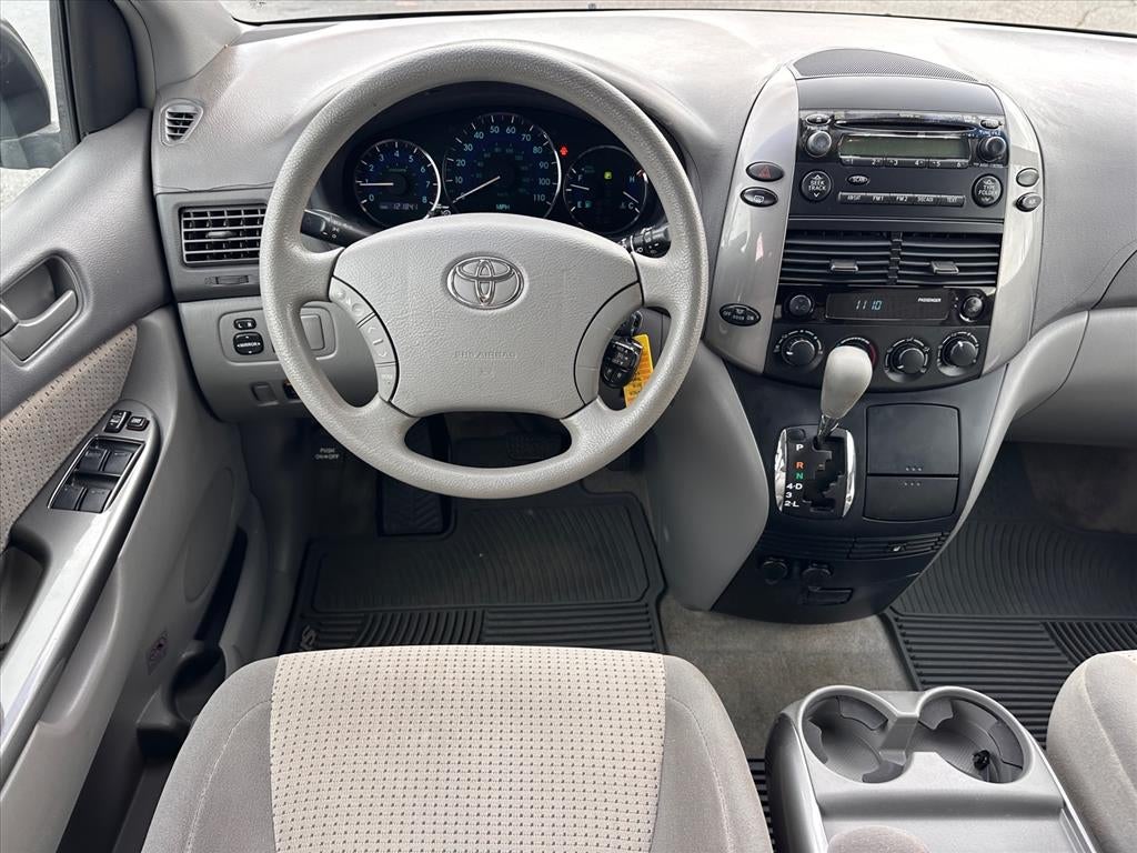 2010 Toyota Sienna LE 8-Passenger