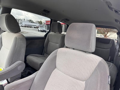 2010 Toyota Sienna LE 8-Passenger