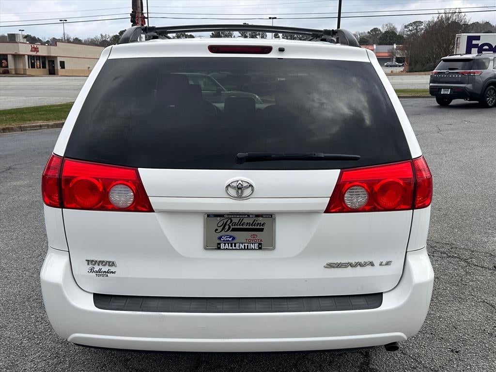 2010 Toyota Sienna LE 8-Passenger