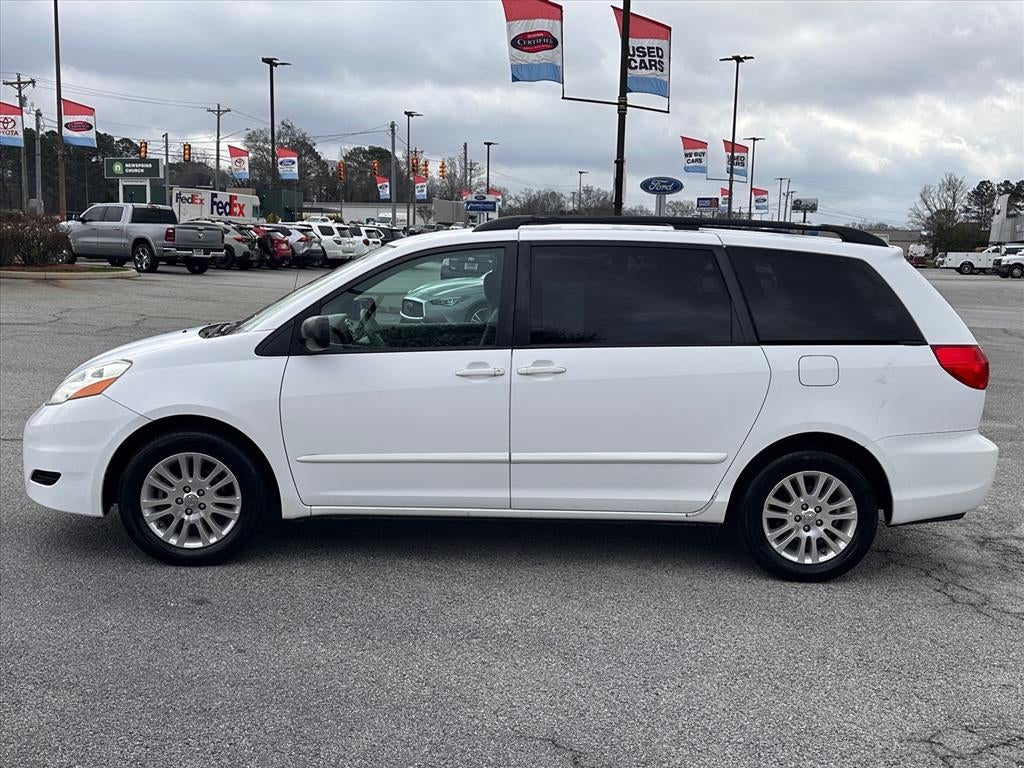 2010 Toyota Sienna LE 8-Passenger