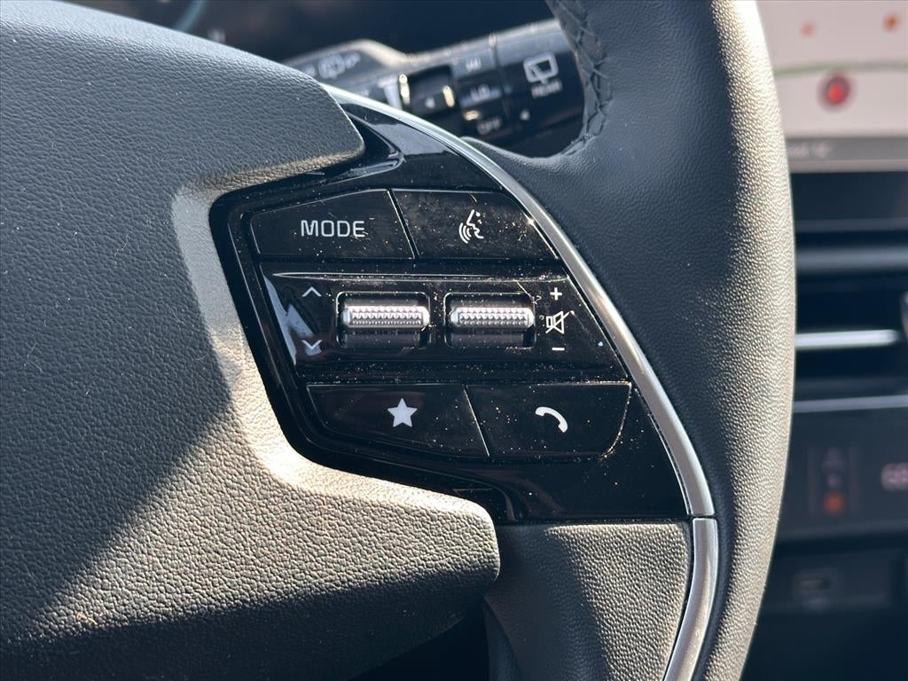 2023 Kia Niro SX