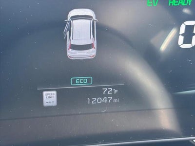 2023 Kia Niro SX