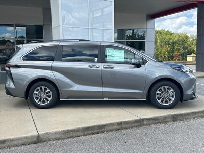 2026 Toyota Sienna XLE 8-Passenger