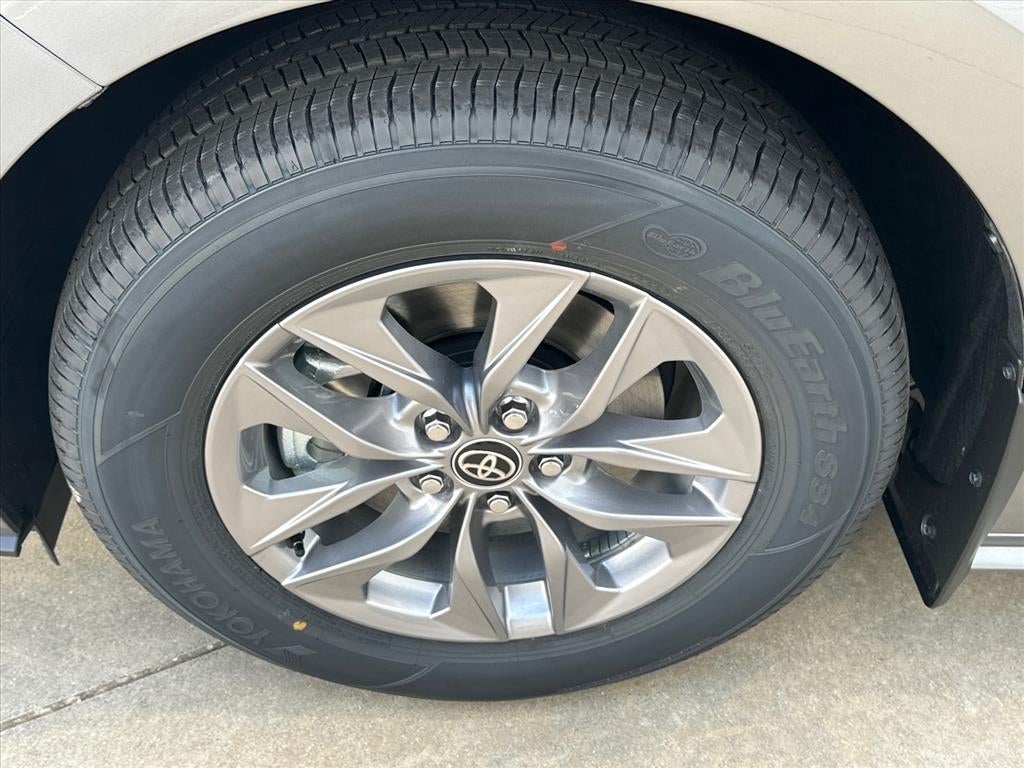 2026 Toyota Sienna XLE 8-Passenger