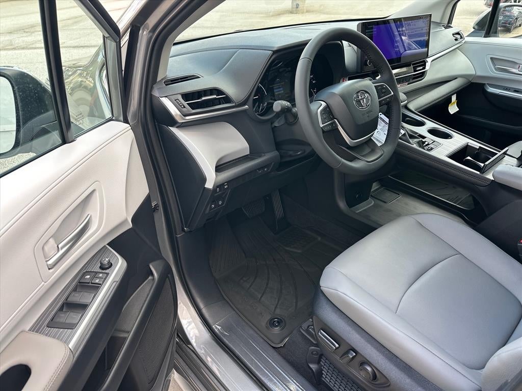 2026 Toyota Sienna XLE 8-Passenger